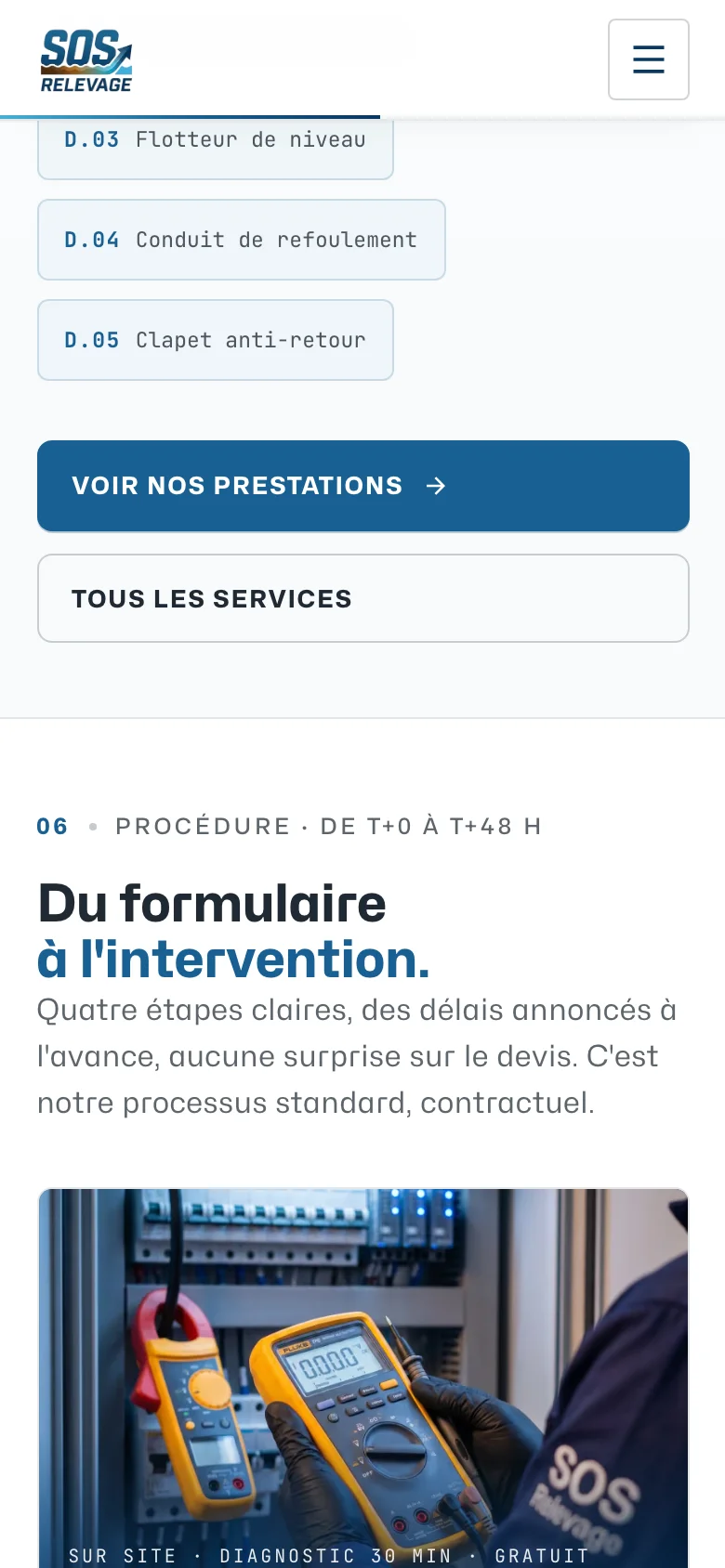 Site SOS Relevage sur mobile : composants d'une station de relevage, boutons de prestations et section Du formulaire à l'intervention